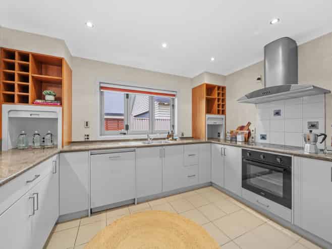 32 Cody Crescent, Lansdowne