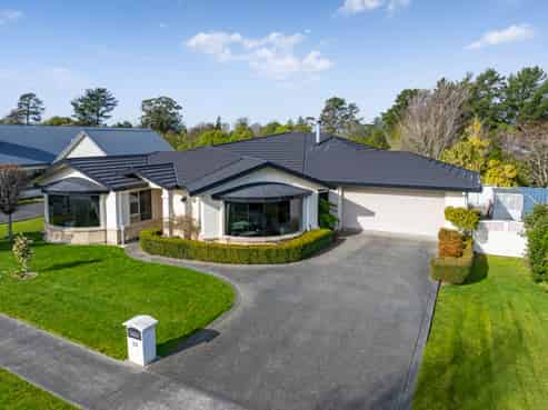 32 Cody Crescent, Lansdowne