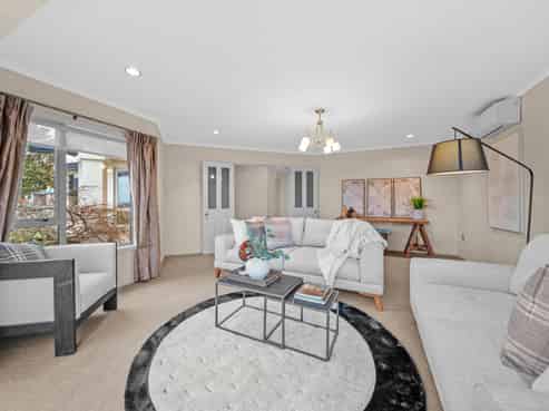 32 Cody Crescent, Lansdowne