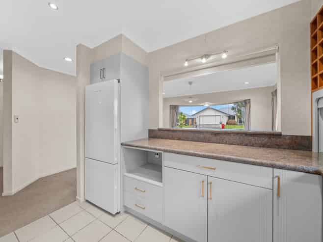 32 Cody Crescent, Lansdowne