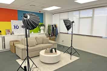 MODERN FITTED-OUT OFFICE
