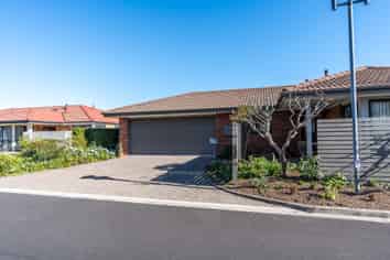 57 Grosvenor Gardens, Flagstaff
