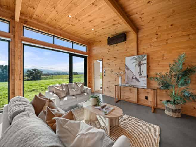 195F Millars Road, Carterton