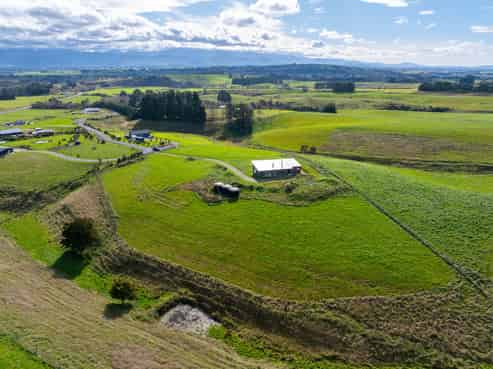 195F Millars Road, Carterton