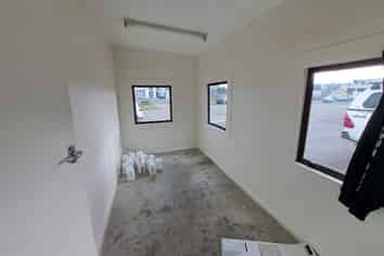 Clear-Span Warehouse with Exceptional Yard