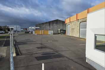 Clear-Span Warehouse with Exceptional Yard