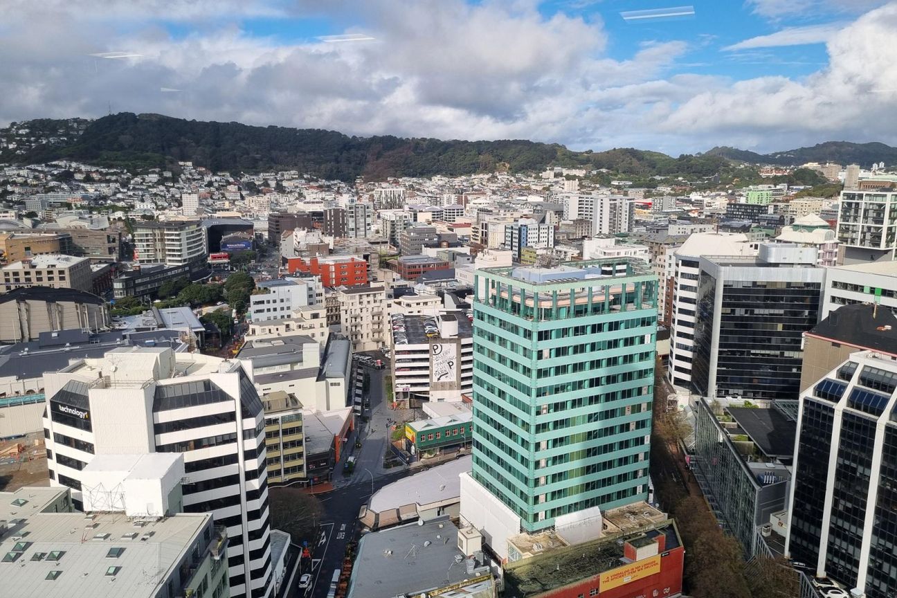 FOR LEASE – Premium Office Space | Level 21 - Vista 3