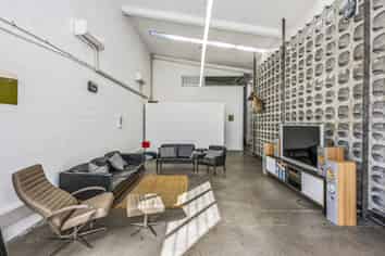 Multi-Use Eden Terrace Opportunity