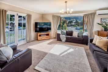8 Balliol Drive, Tawa
