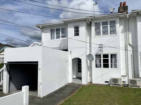 87 Whites Line East, Waiwhetu