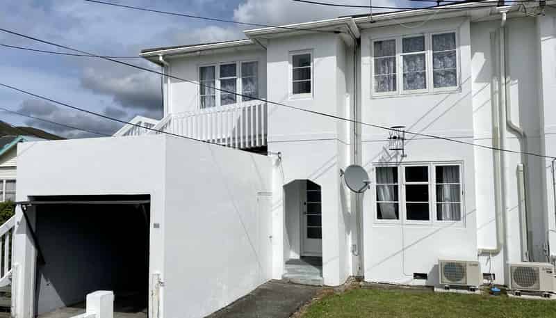 87 Whites Line East, Waiwhetu