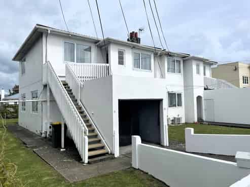 87 Whites Line East, Waiwhetu