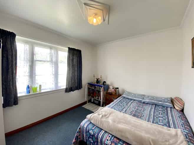 87 Whites Line East, Waiwhetu