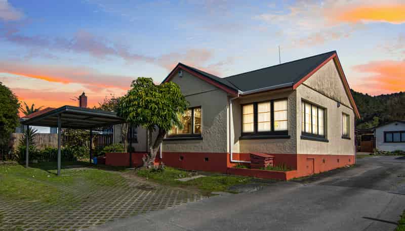 292 Western Hills Drive, Avenues