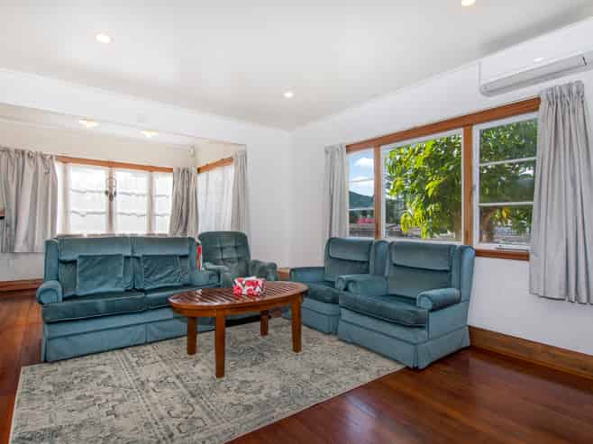292 Western Hills Drive, Avenues
