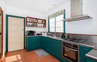 292 Western Hills Drive, Avenues