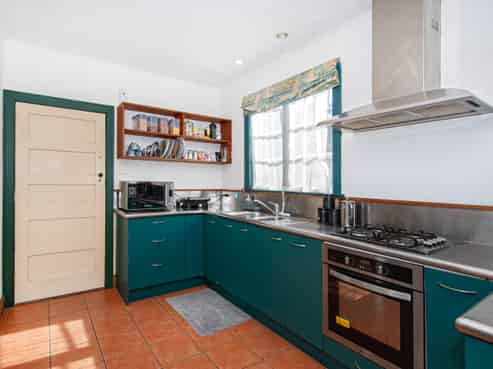 292 Western Hills Drive, Avenues