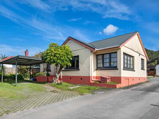 292 Western Hills Drive, Avenues