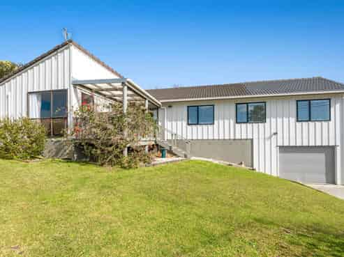 61 Luckens Road, West Harbour