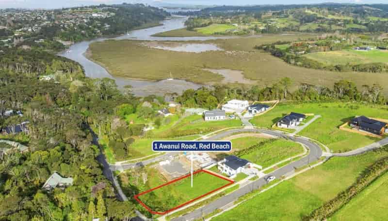 1 Awanui Road, Red Beach