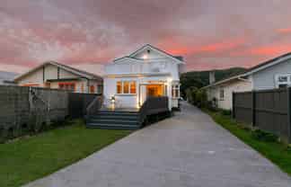 255 The Parade, Island Bay