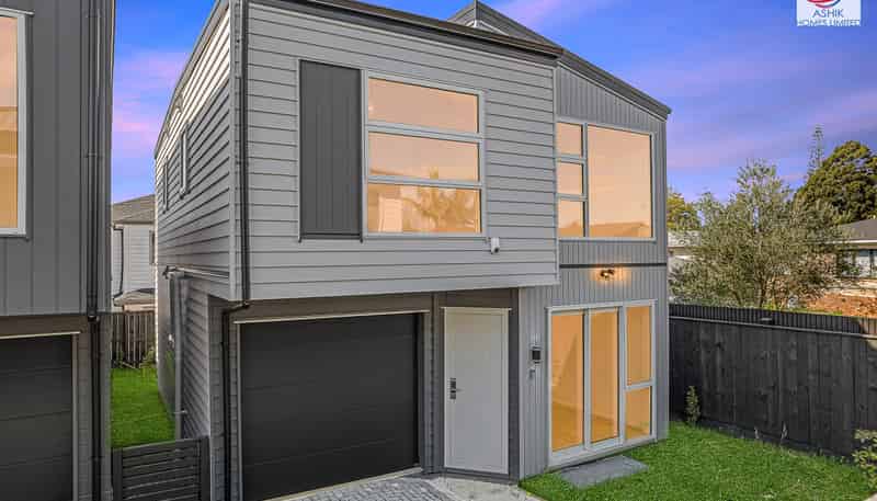  Camellia Amoura, Weymouth