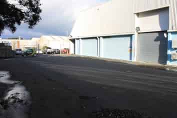 Private Warehouse Store