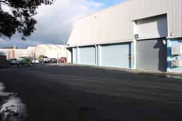 Private Warehouse Store