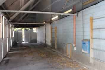 Private Warehouse Store