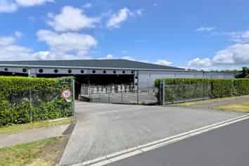 Expansive Warehouse Close to Airport