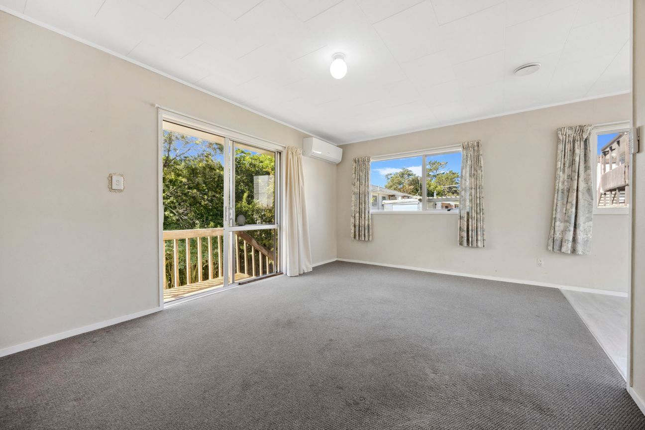A house with car par near westgate mall, motorway - Ansicht 4