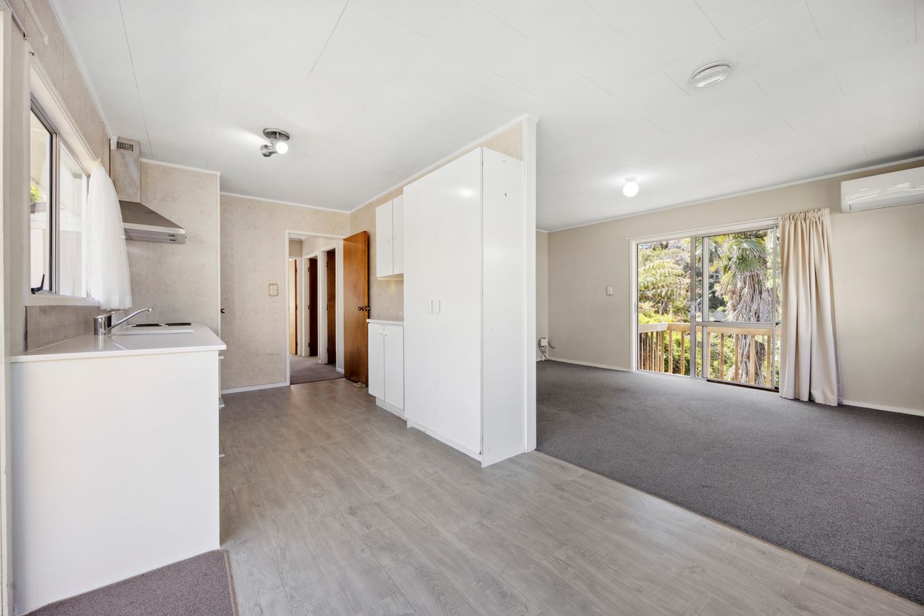A house with car par near westgate mall, motorway - Ansicht 6