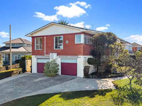 5/16 Warren Avenue, Three Kings