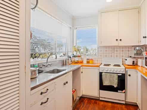 5/16 Warren Avenue, Three Kings