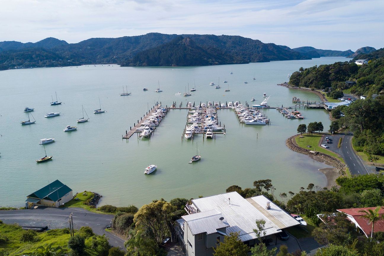 WHANGAROA HARBOUR WATERFRONT ICON - - View 4