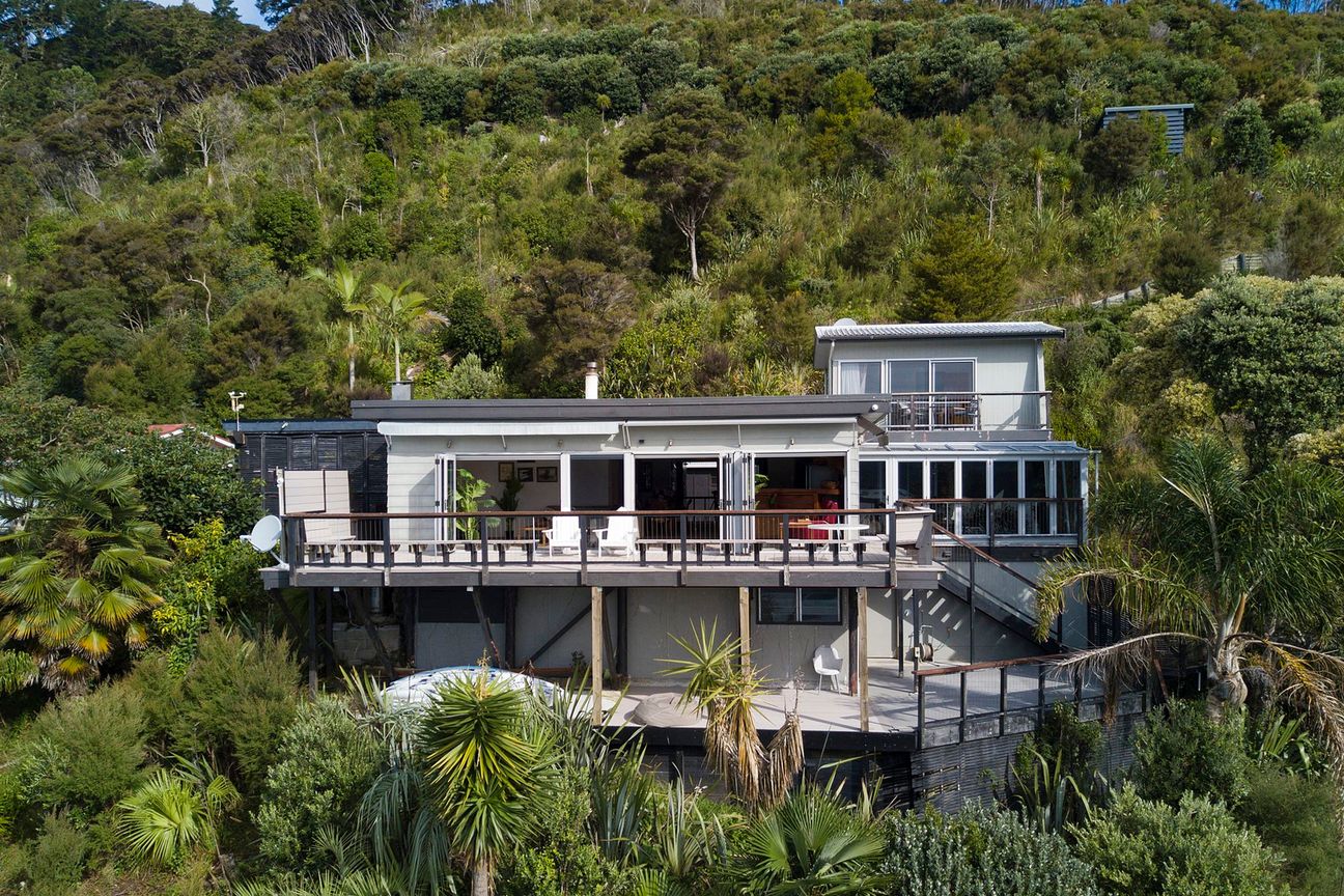 WHANGAROA HARBOUR WATERFRONT ICON - - View 2