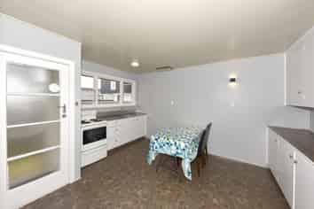 1/124 Huxley Street, Sydenham