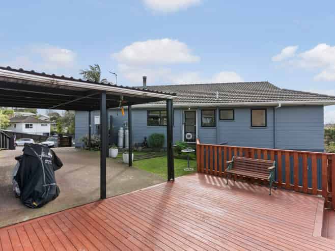 12 Landsdale Place, Massey