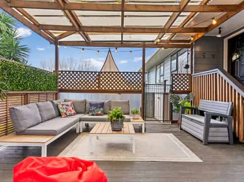 12 Landsdale Place, Massey