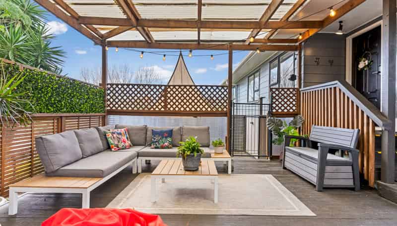 12 Landsdale Place, Massey