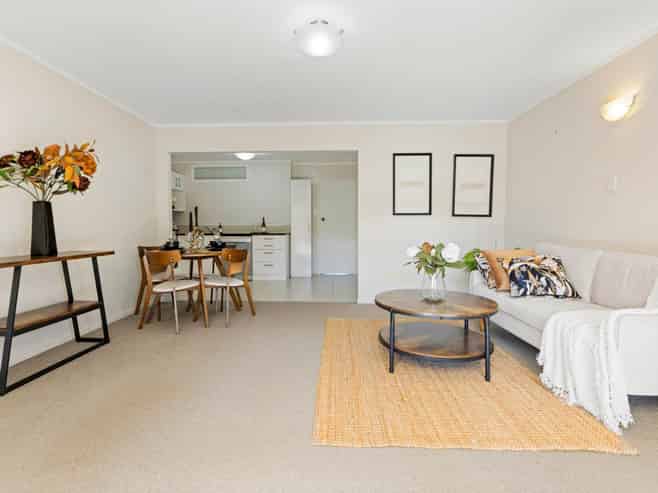 2/21 Burch Street, Mount Albert