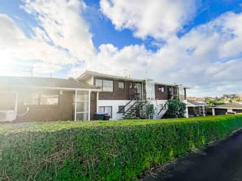 2/21 Burch Street, Mount Albert