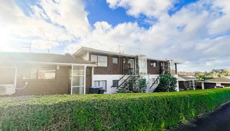 2/21 Burch Street, Mount Albert