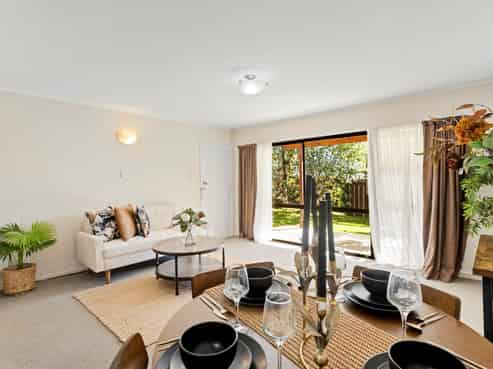 2/21 Burch Street, Mount Albert
