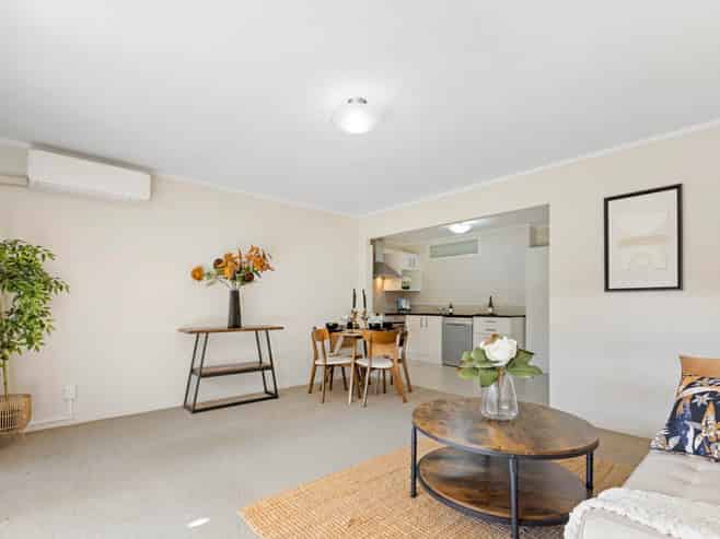 2/21 Burch Street, Mount Albert