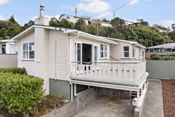 4 Cotswold Crescent, Newlands
