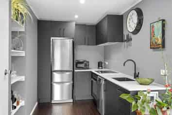 1 Harvard Grove, Totara Park