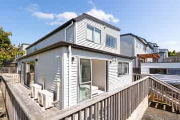 7/11 Celeste Place, Totara Vale