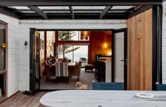 6 Makorori Beach Road, MAKORORI