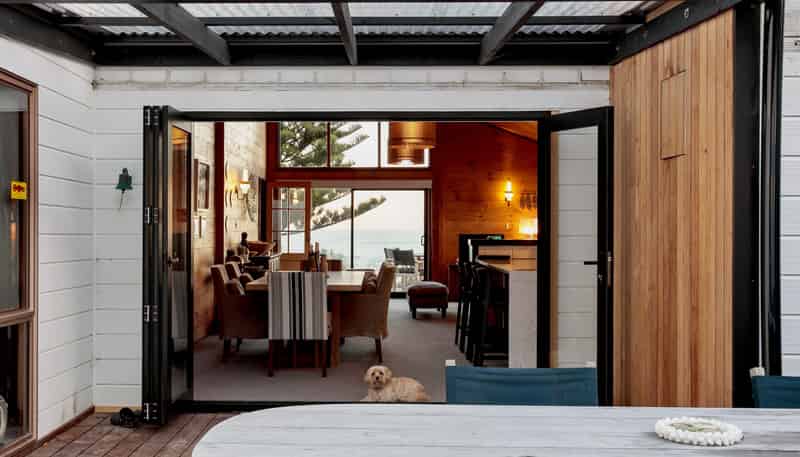 6 Makorori Beach Road, MAKORORI